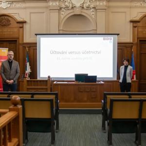 uctovani-versus-uce-zahajeni.jpg